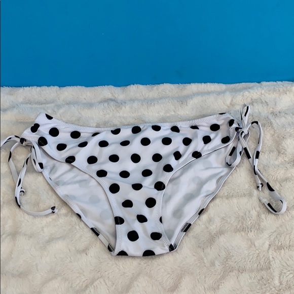 Two piece Bikini set with off shoulder top. - Picture 3 of 5